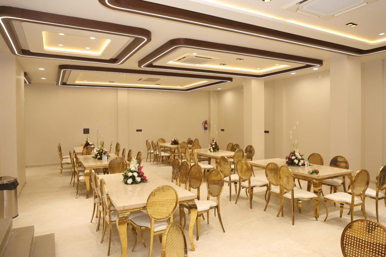 The Meera Hotel Ujjain Exterior photo