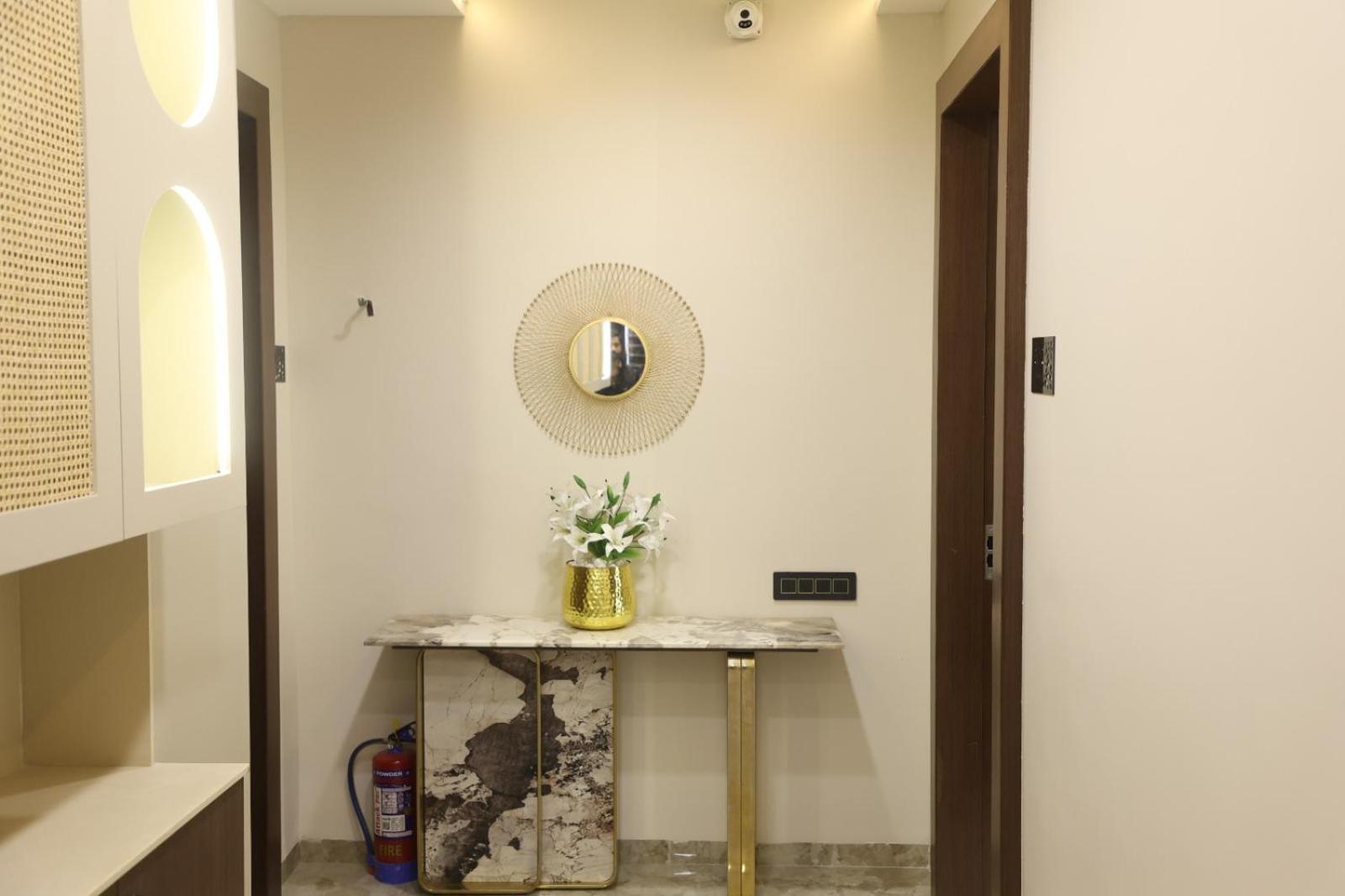 The Meera Hotel Ujjain Exterior photo