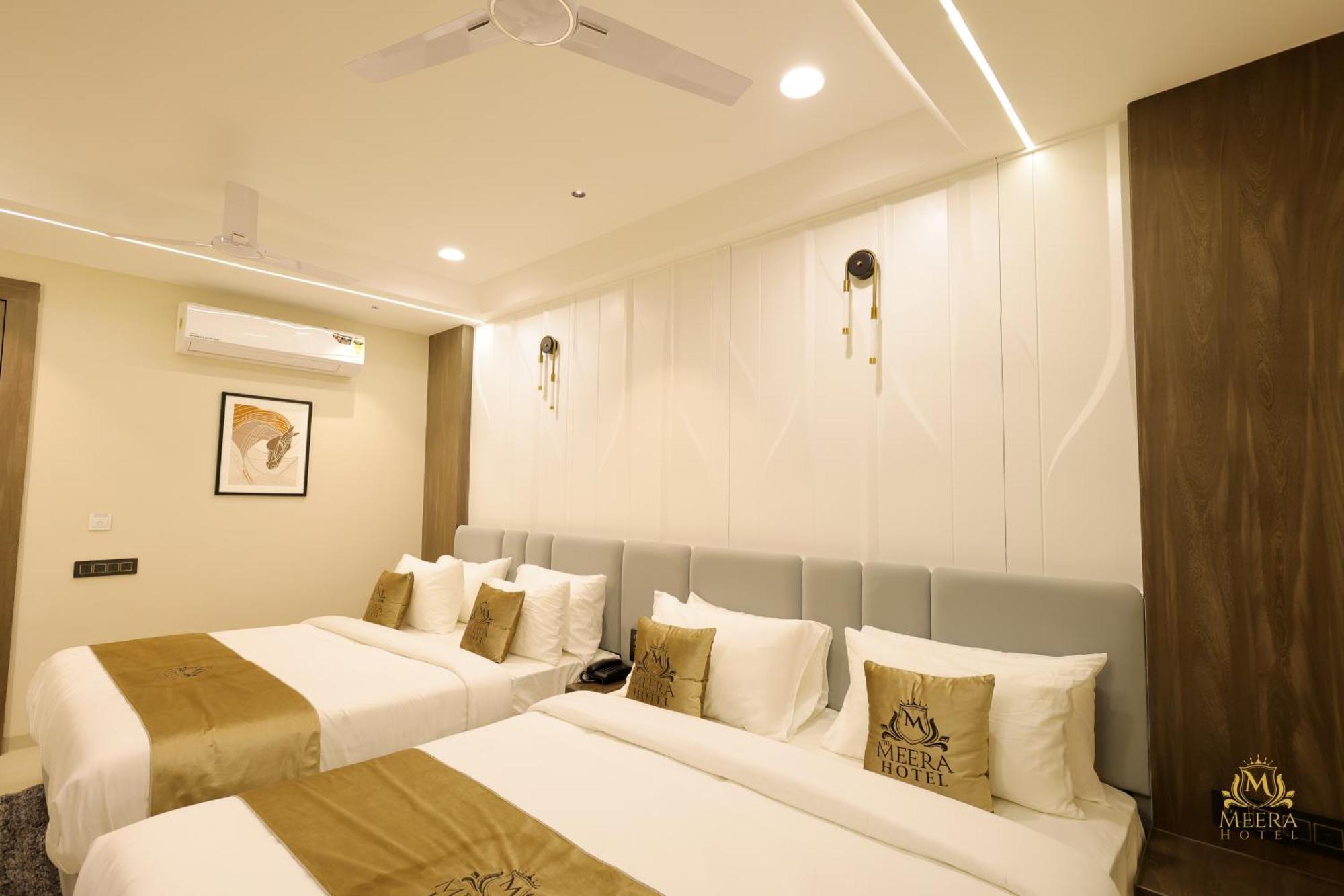 The Meera Hotel Ujjain Exterior photo