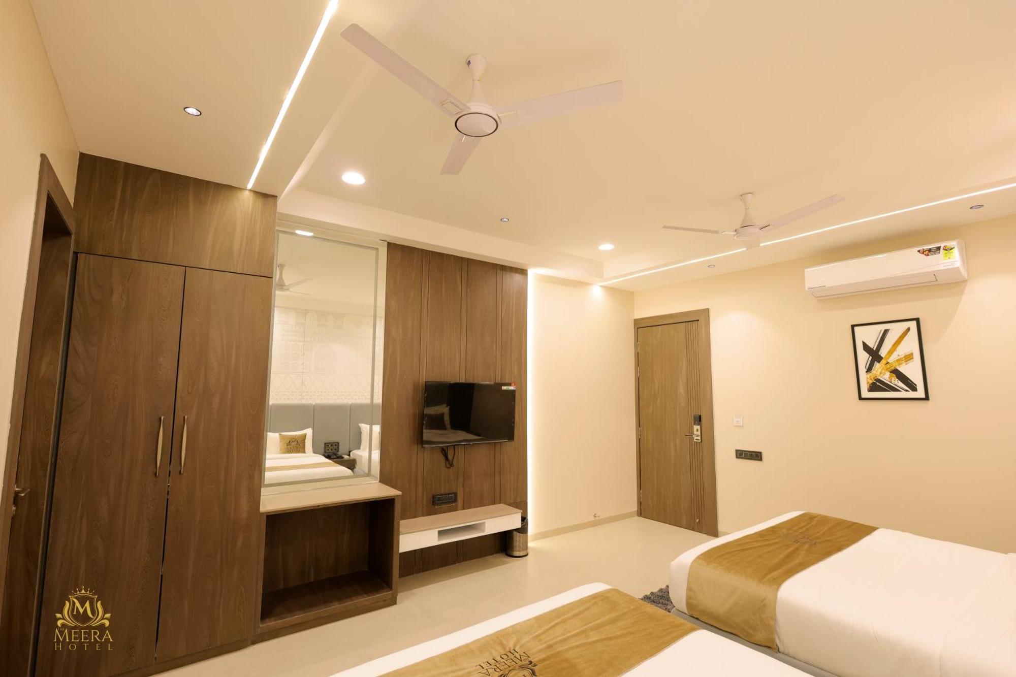 The Meera Hotel Ujjain Exterior photo