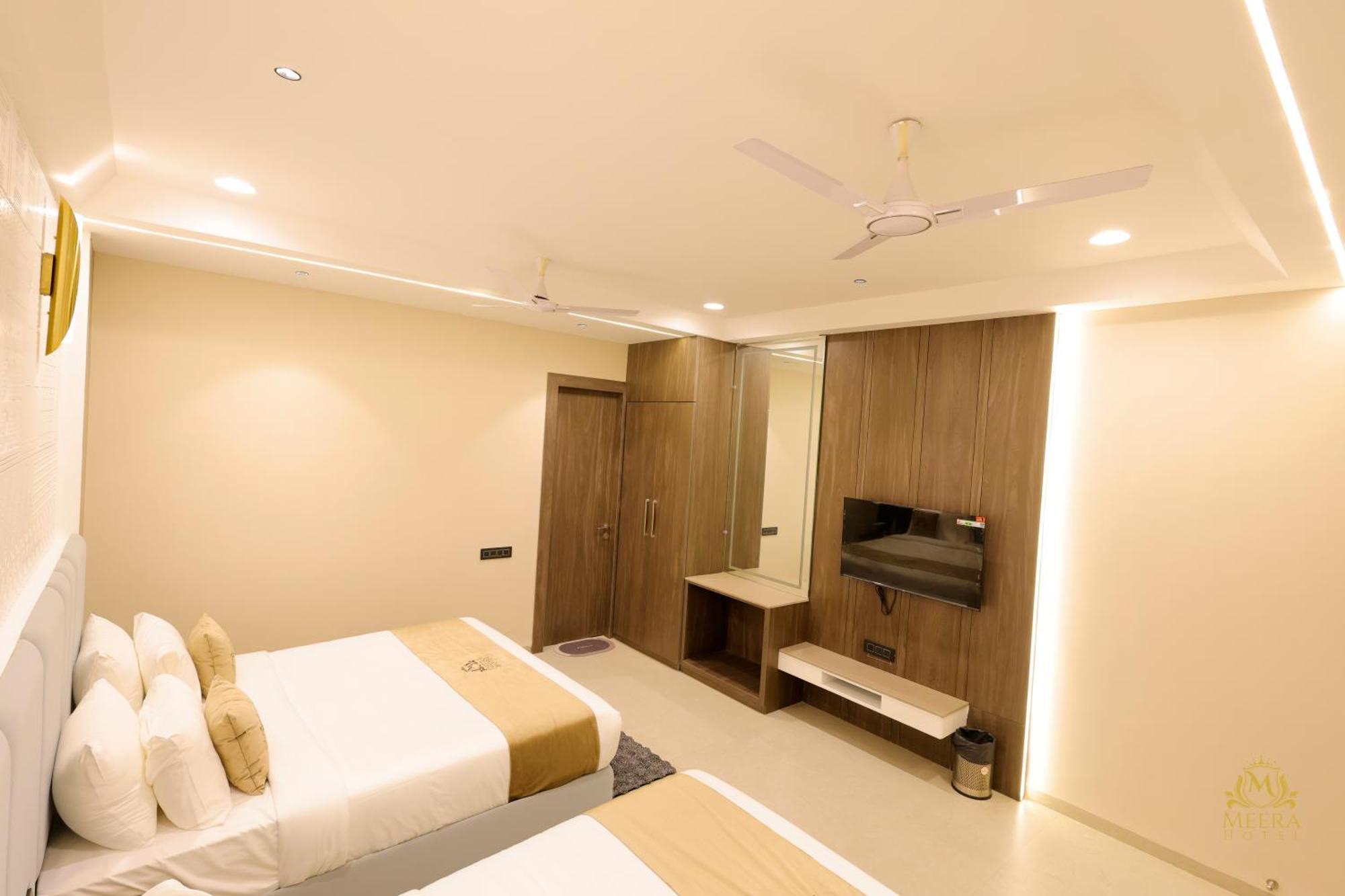 The Meera Hotel Ujjain Exterior photo
