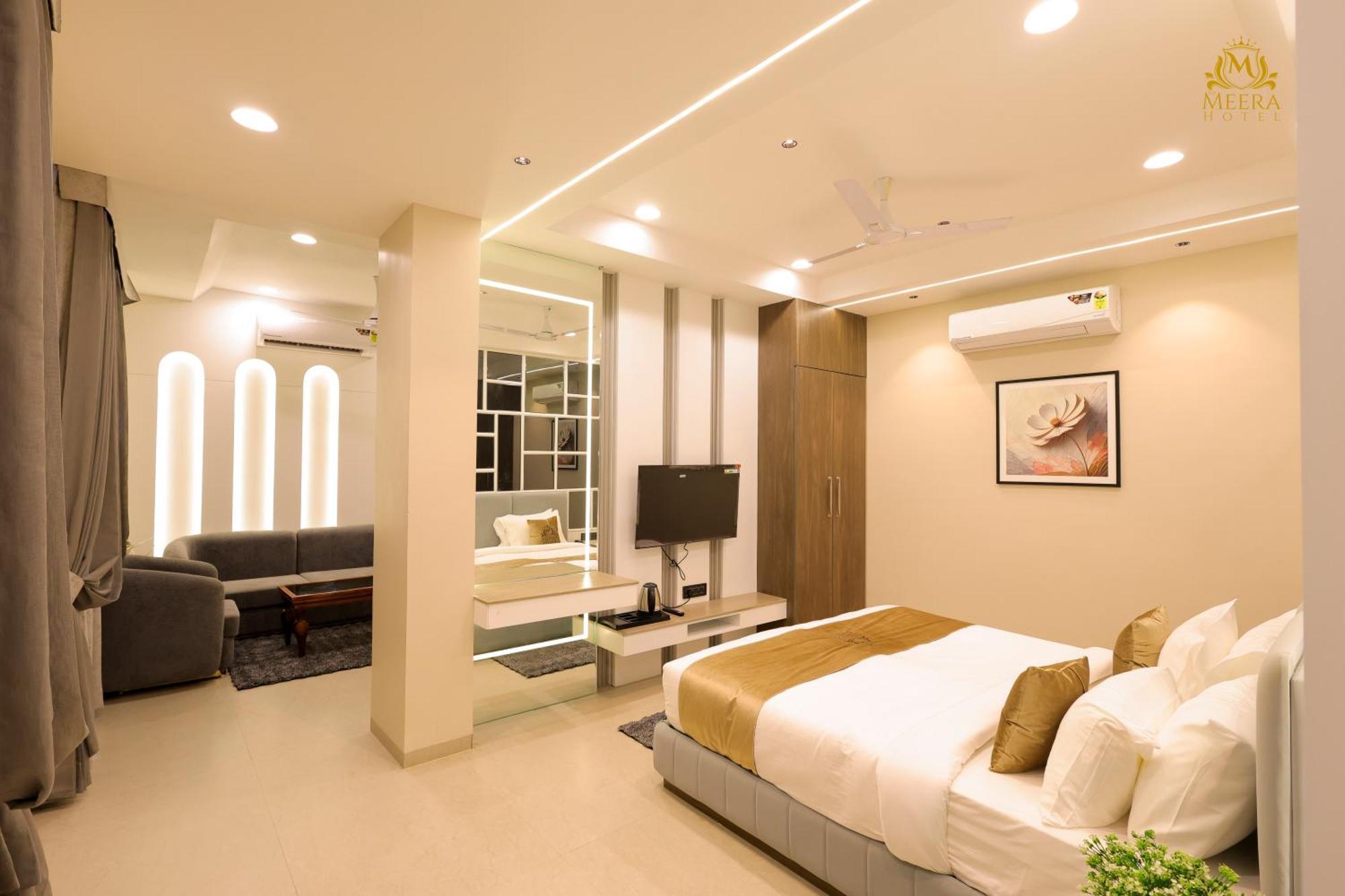 The Meera Hotel Ujjain Exterior photo