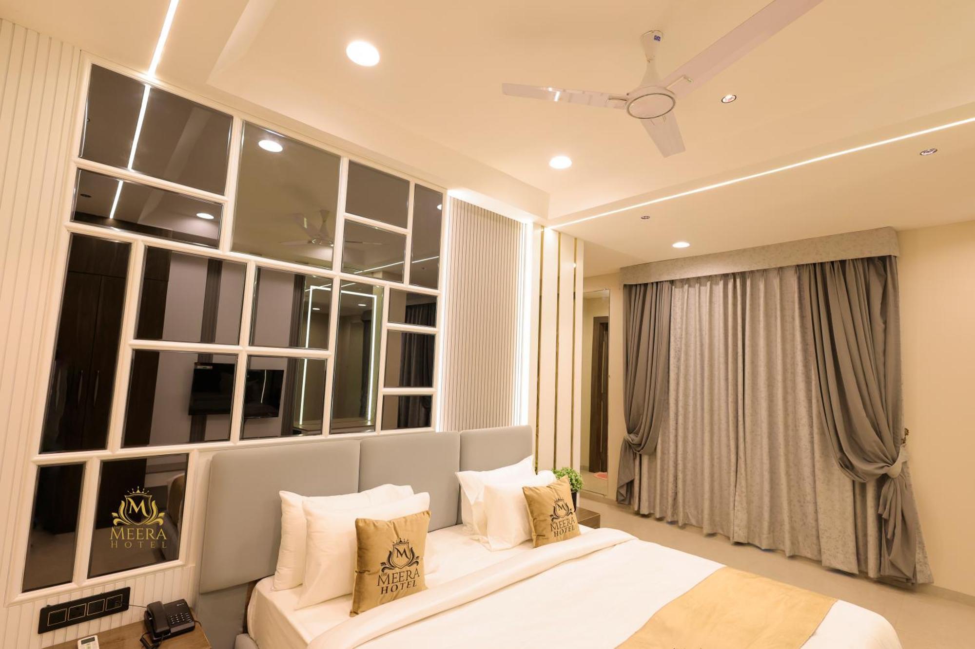 The Meera Hotel Ujjain Exterior photo