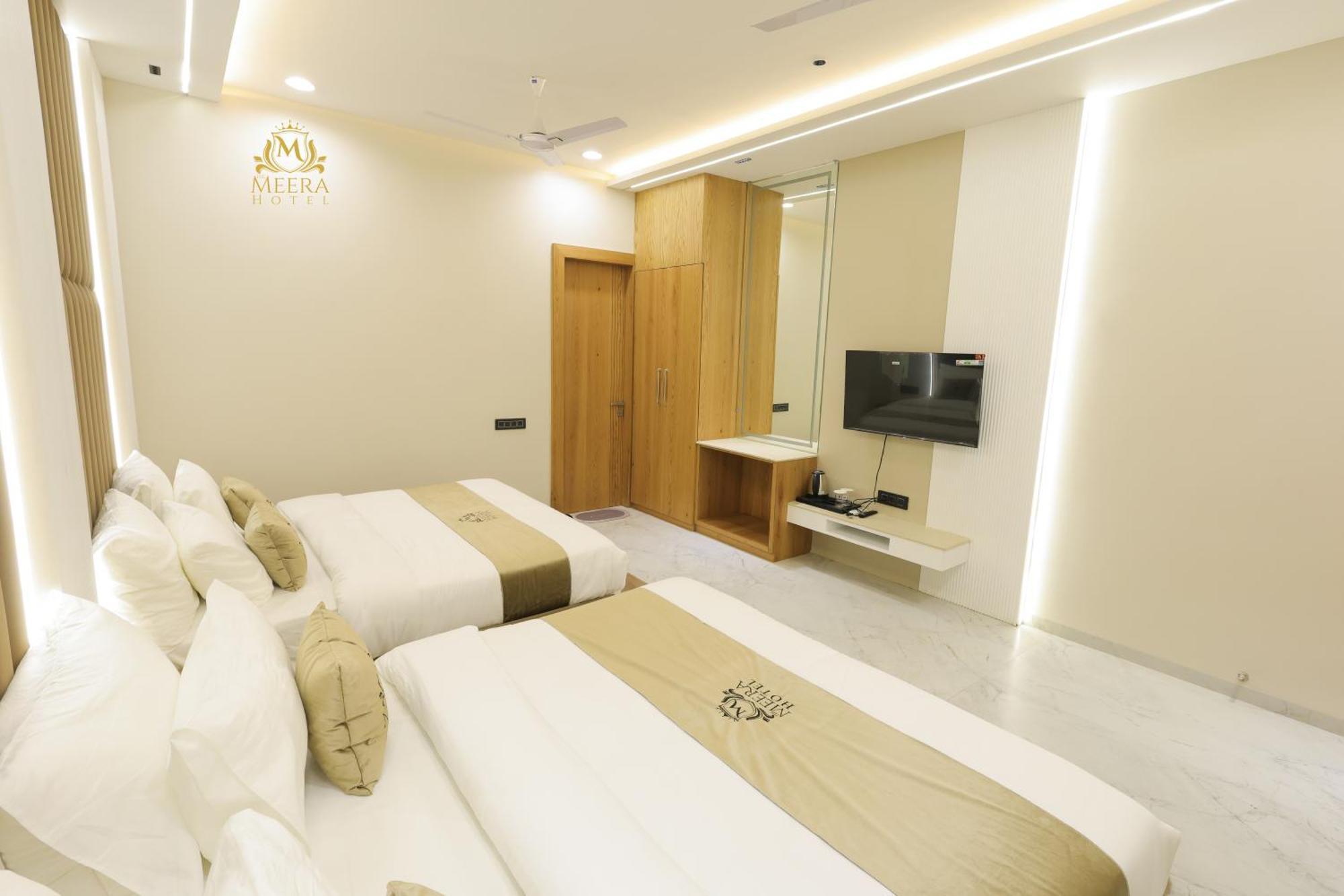 The Meera Hotel Ujjain Exterior photo