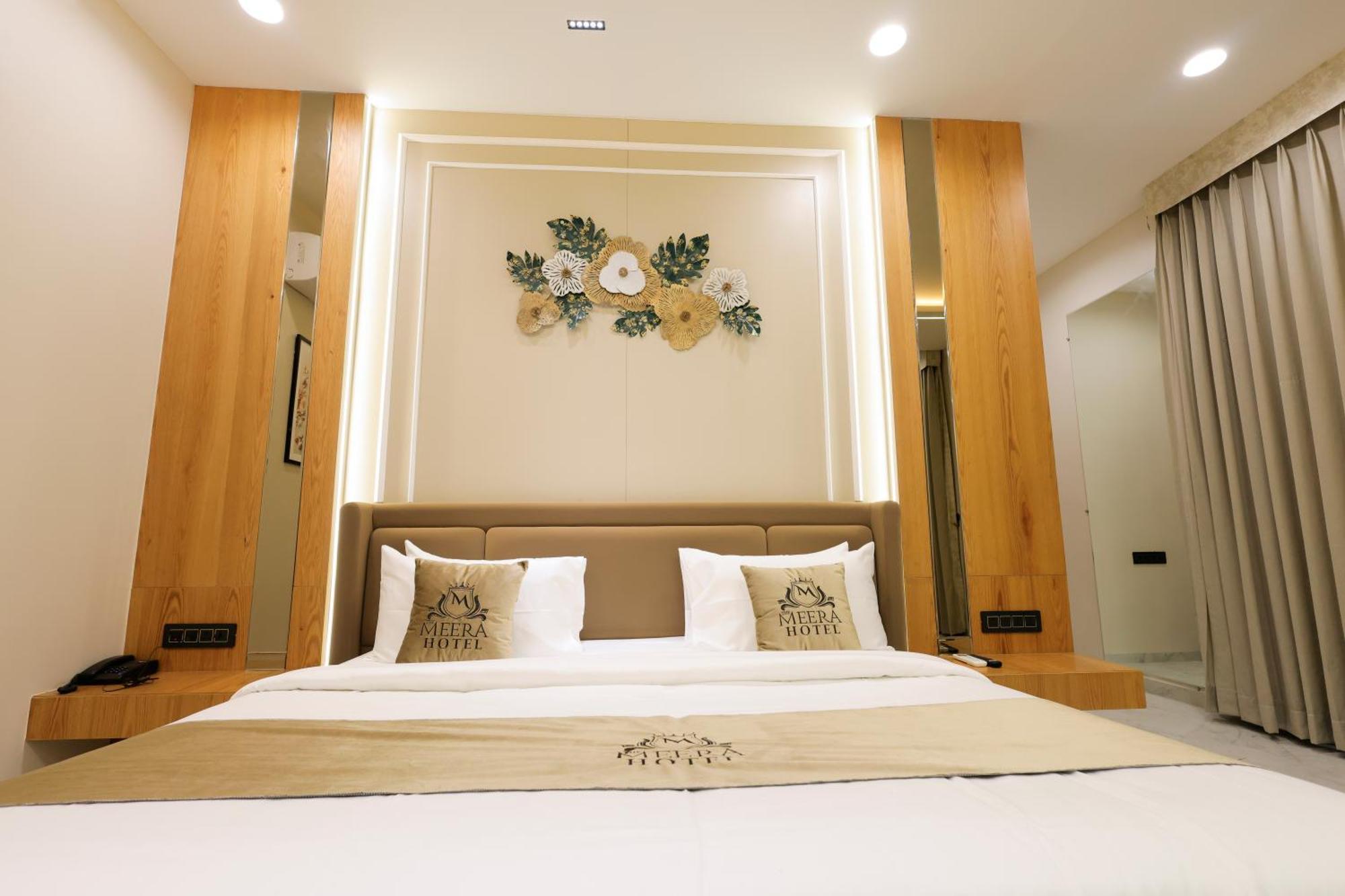 The Meera Hotel Ujjain Exterior photo