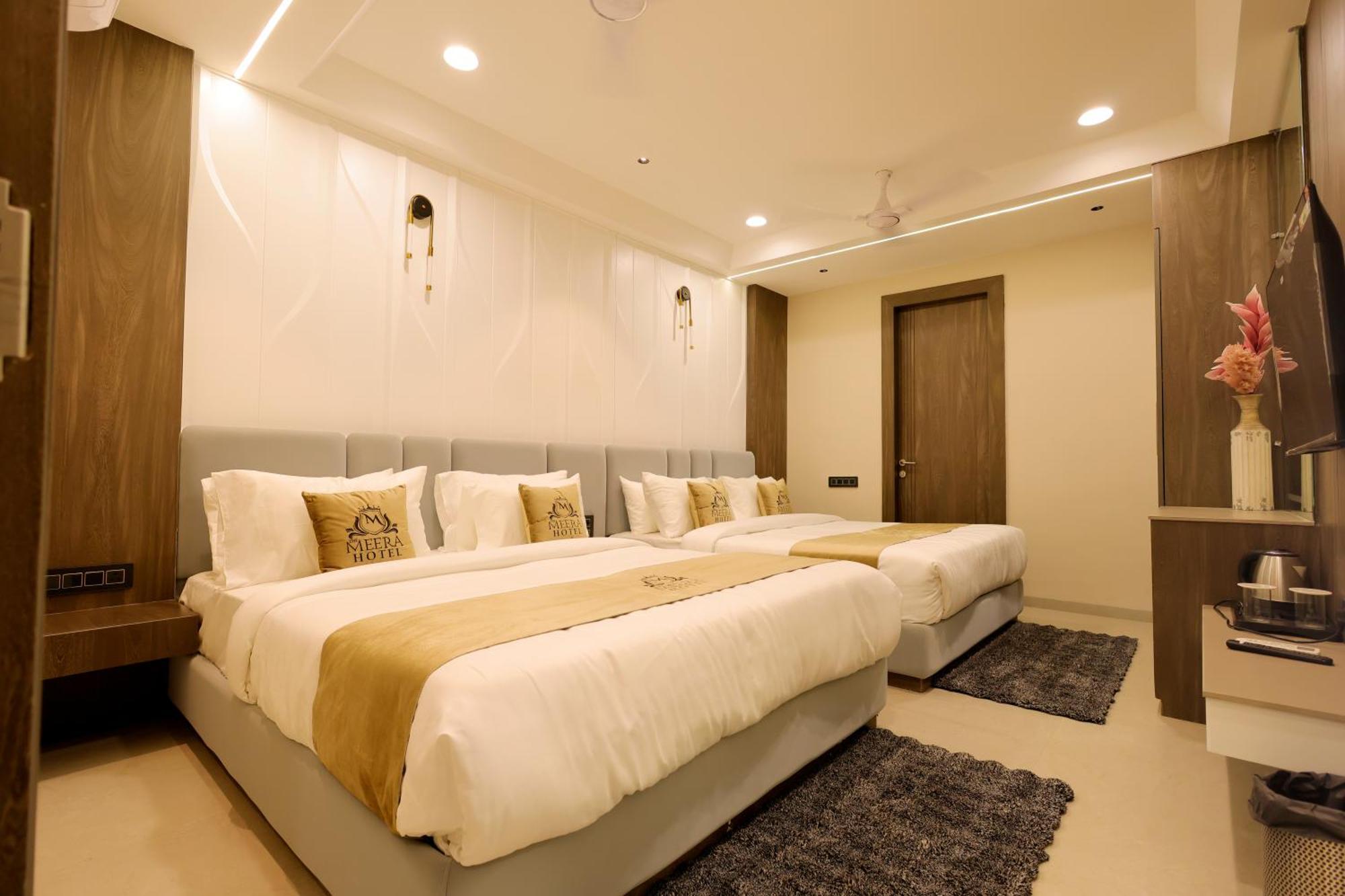 The Meera Hotel Ujjain Exterior photo
