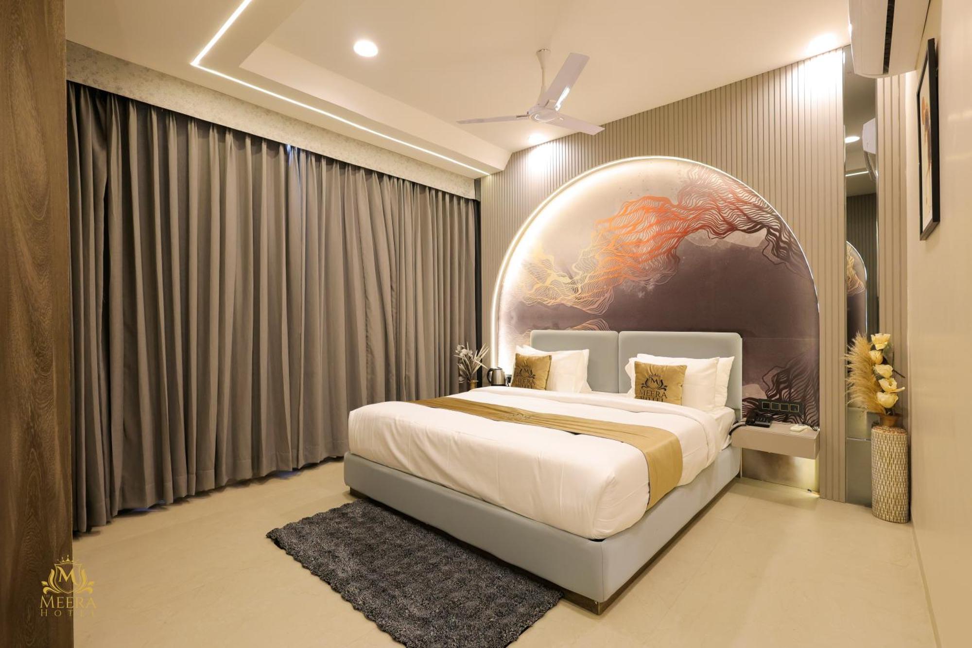 The Meera Hotel Ujjain Exterior photo